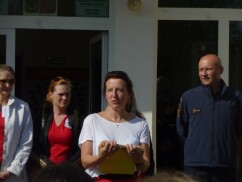 hlavní rozhodčí nás seznamuje s organizací soutěže