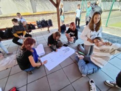 Osmáci vyrábí makety